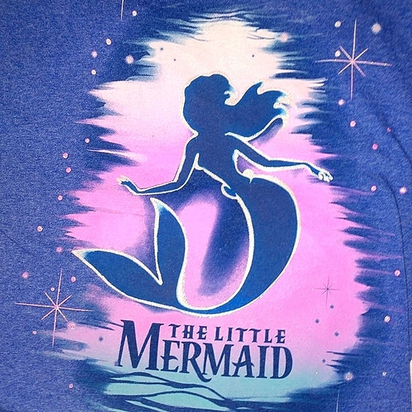 ๐งโโ๏ธ The Little Mermaid sparkly shirt from Disney store - Picture 8 of 10